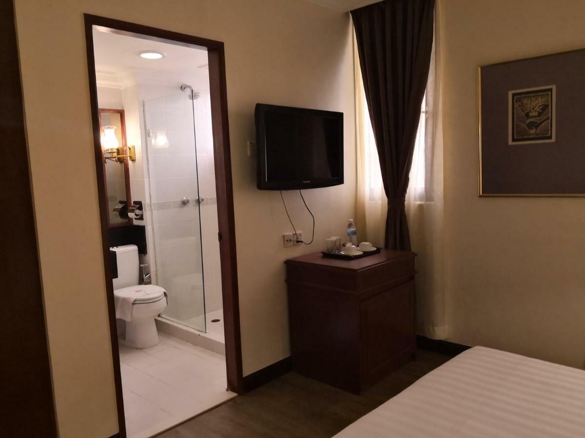 The Executive Hotel Лахад-Дату Экстерьер фото