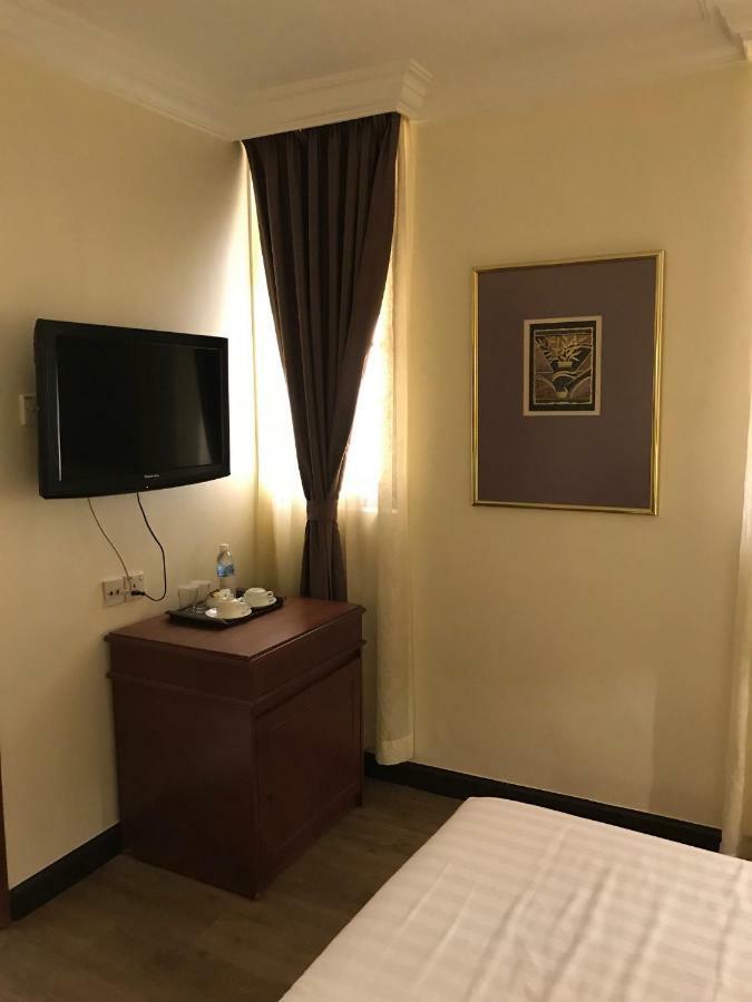 The Executive Hotel Лахад-Дату Экстерьер фото
